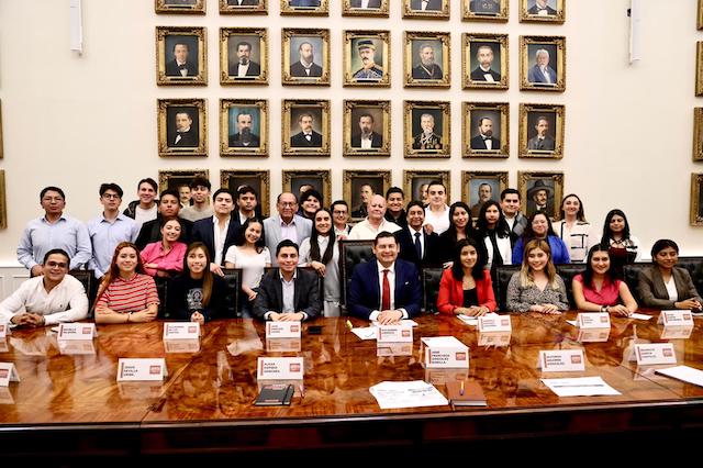 Armenta impulsa gobierno de las juventudes