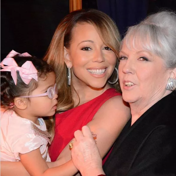Mariah Carey lamenta la pérdida de su madre y hermana en el mismo día