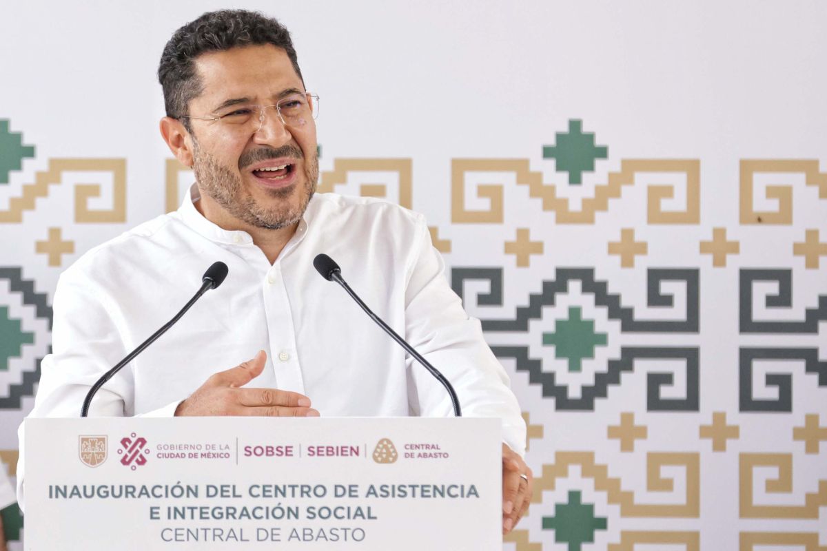 Claudia Sheinbaum anuncia a Martí Batres como próximo Director del ISSSTE