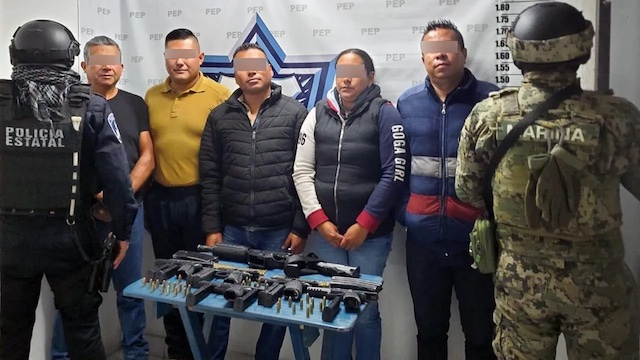 Detienen a 5 por usurpación de funciones y decomisan armas