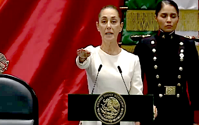 “Protesto guardar y hacer guardar la Constitución y las leyes que de ella emanen”, dijo Claudia Sheinbaum, al rendir protesta.