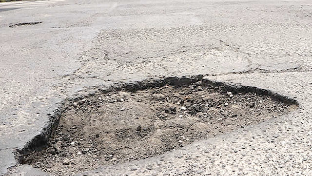“Bacheo nocturno” anunció Sergio Salomón para Puebla capital ante negligencia de Adán Domínguez