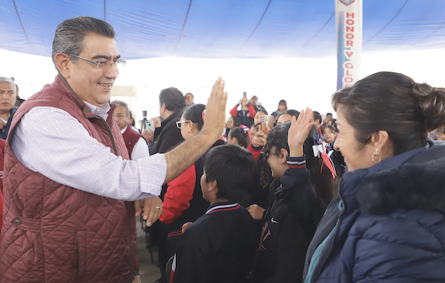 Obras por 131.6 MDP en obras que entregó Sergio Salomón en  Chalchicomula de Sesma, Tecamachalco y Mazapiltepec