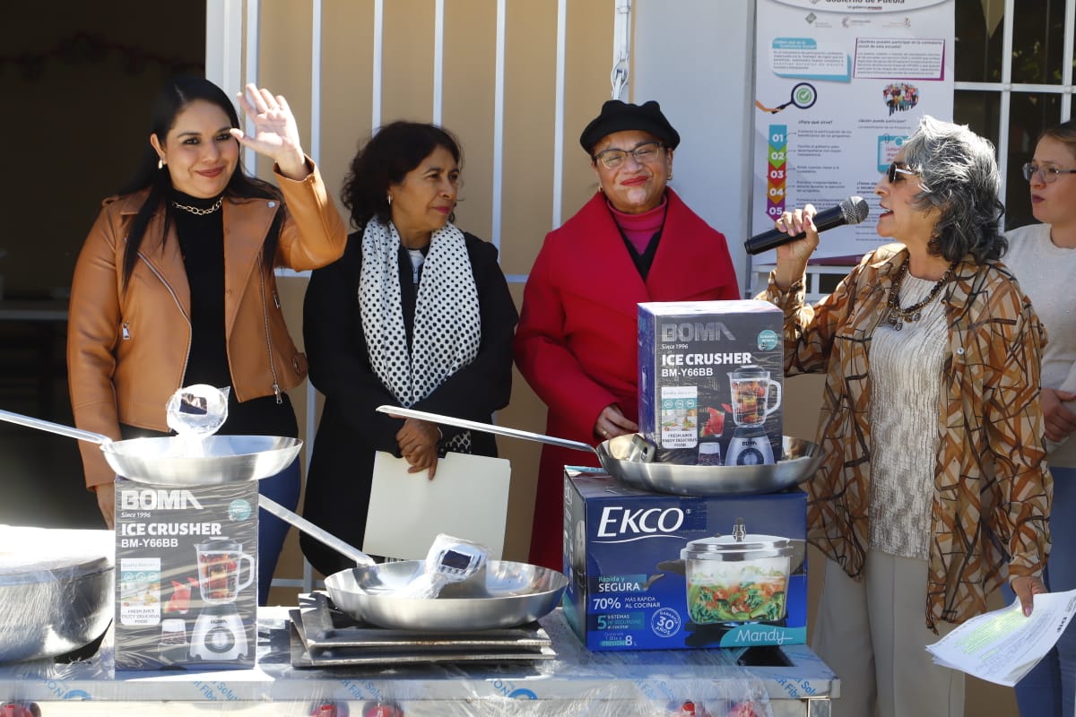 Entrega Gobierno de Cholula equipamiento de cocina en el CAM