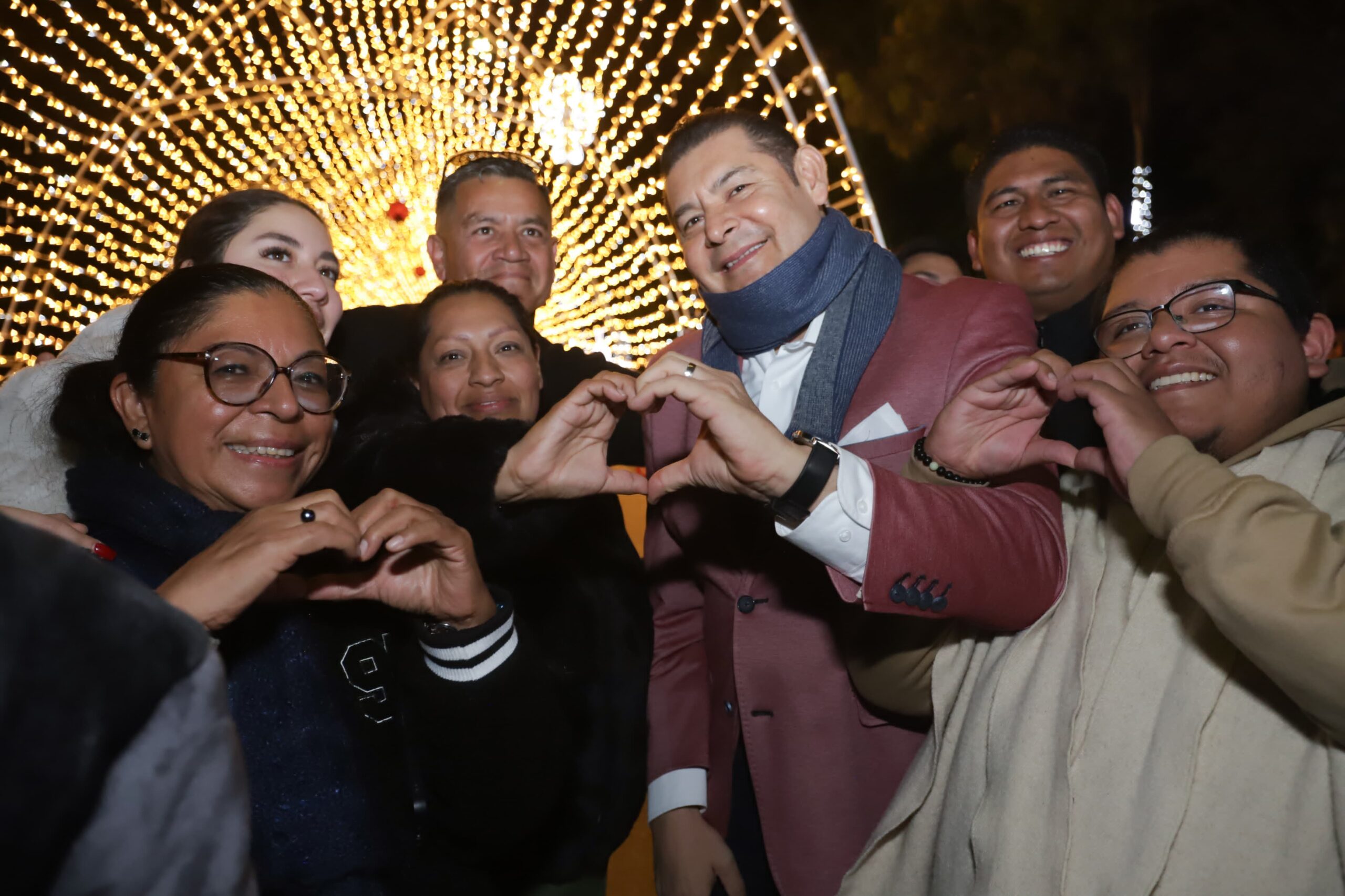 Gobernador Alejandro Armenta convive con familias en el Festival por Amor a Puebla