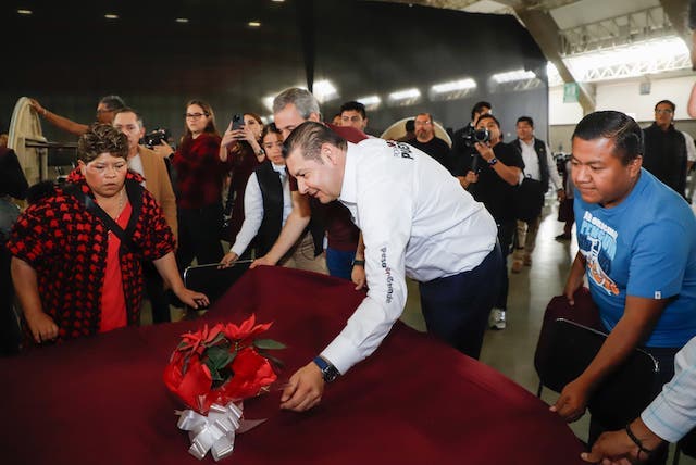 Familias poblanas disfrutaron de la Cena de Fin de Año organizada por el gobernador