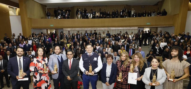 Alejandro Armenta, orgulloso de ser el primer gobernador con formación en administración pública