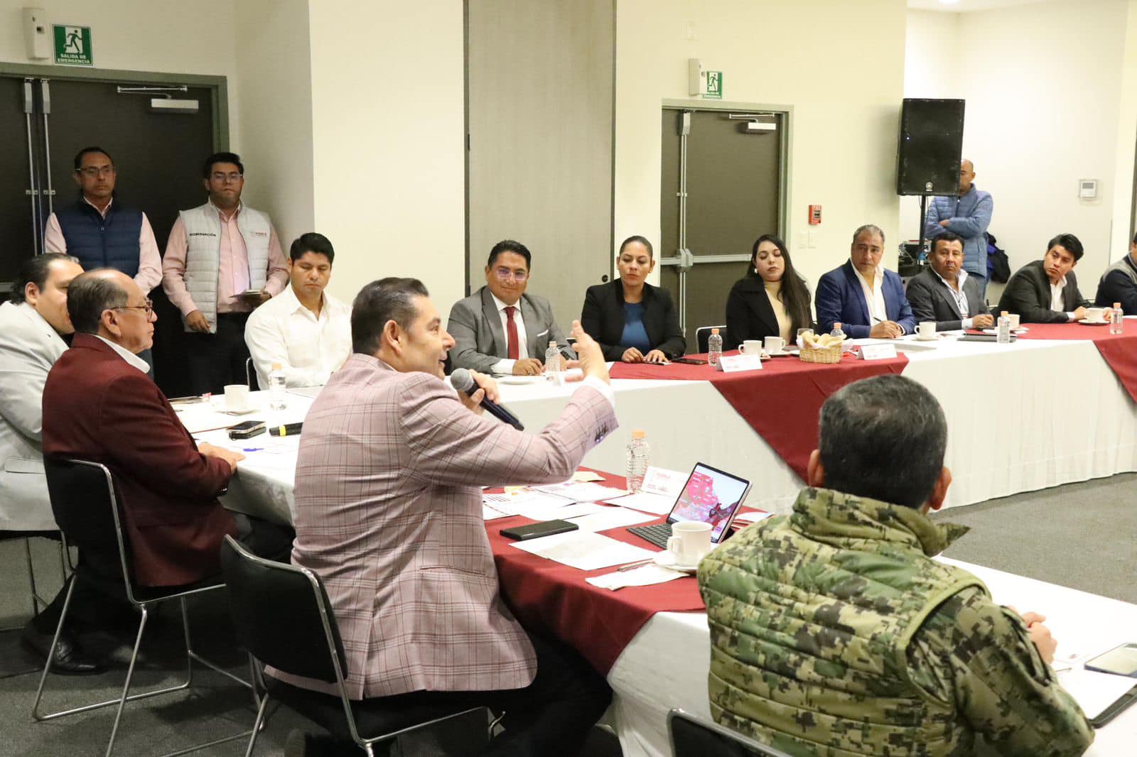 Armenta aborda temas de seguridad,  educación, salud e infraestructura con alcaldes de la zona metropolitana