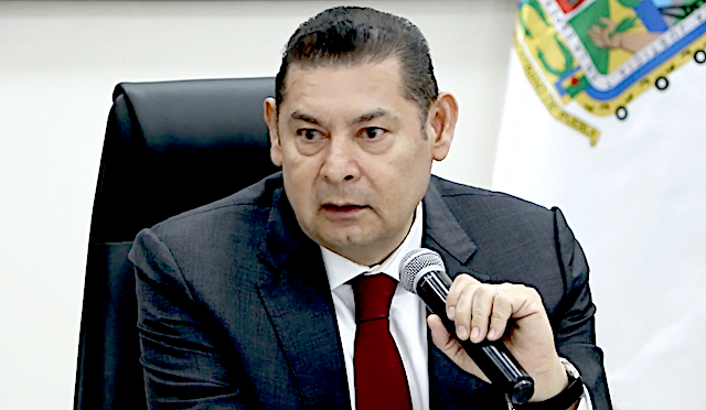 Pide Armenta denunciar a defraudadores de programas sociales
