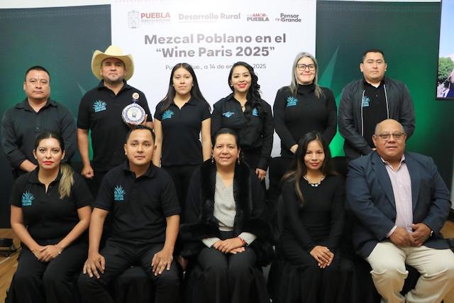 Productores de mezcal poblano en el Wine Paris 2025