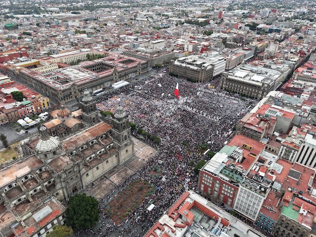 Nutrida delegación de poblanos en el informe de los 100 días de Claudia Sheinbaum