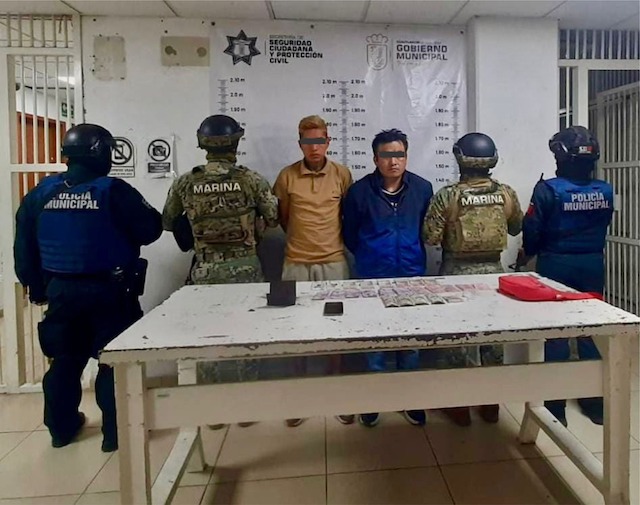 Detenidos por conducir auto robado en Cuautlancingo