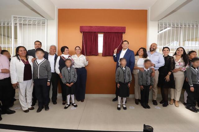 Alejandro Armenta y Lupita Cuautle, inauguraron  espacios educativos