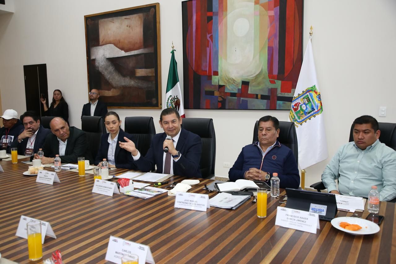 Armenta presentó a carroceros un modelo colaborativo  para la fabricación de bicicletas y juegos infantiles para Acatzingo.