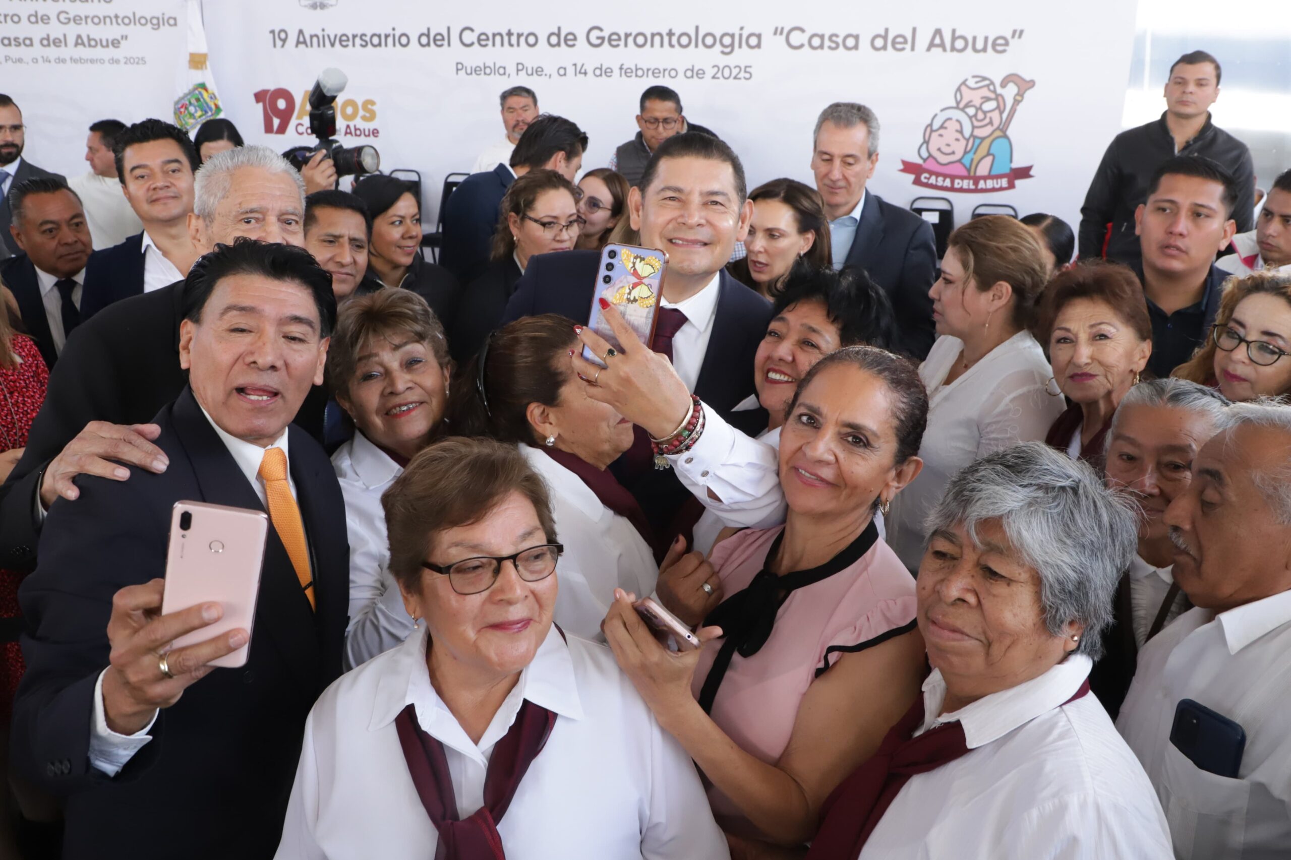 Alejandro Armenta pide a delegadoshacer más territorio y menos escritorio en favor de abuelitos