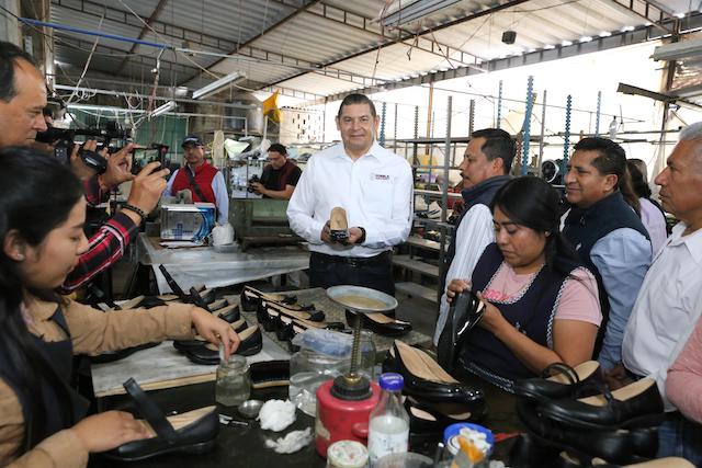 Impulsa Armenta 3 centros de distribución de calzado en apoyo a la economía familiar y regional