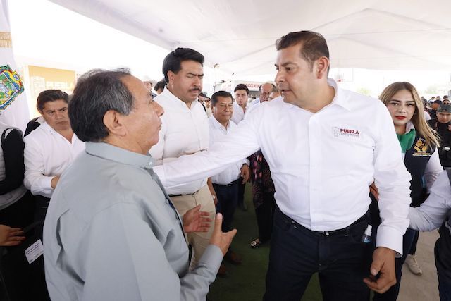 Pide Armenta a delegados dejar escritorio y recorrer comunidades