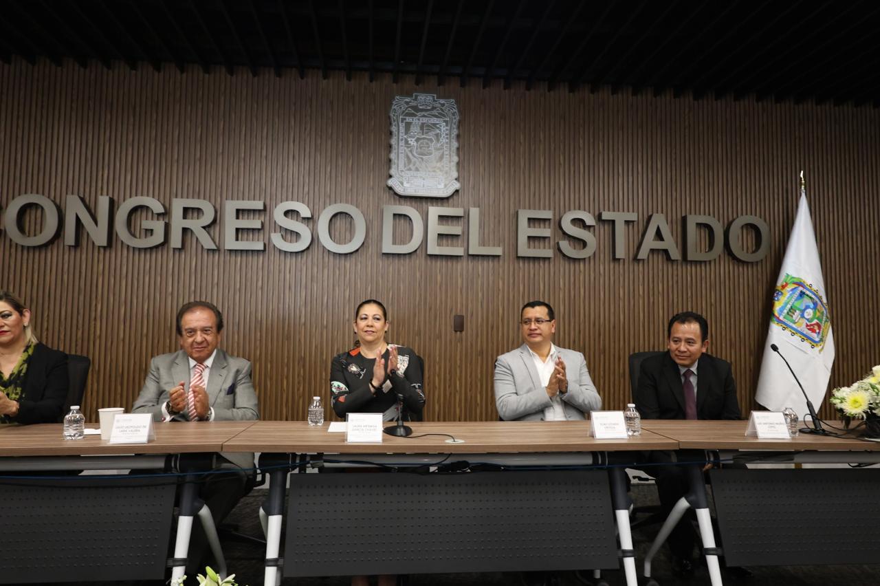 Reconoce Congreso del Estado a personal con más de 20, 30 y 40 años de servicio