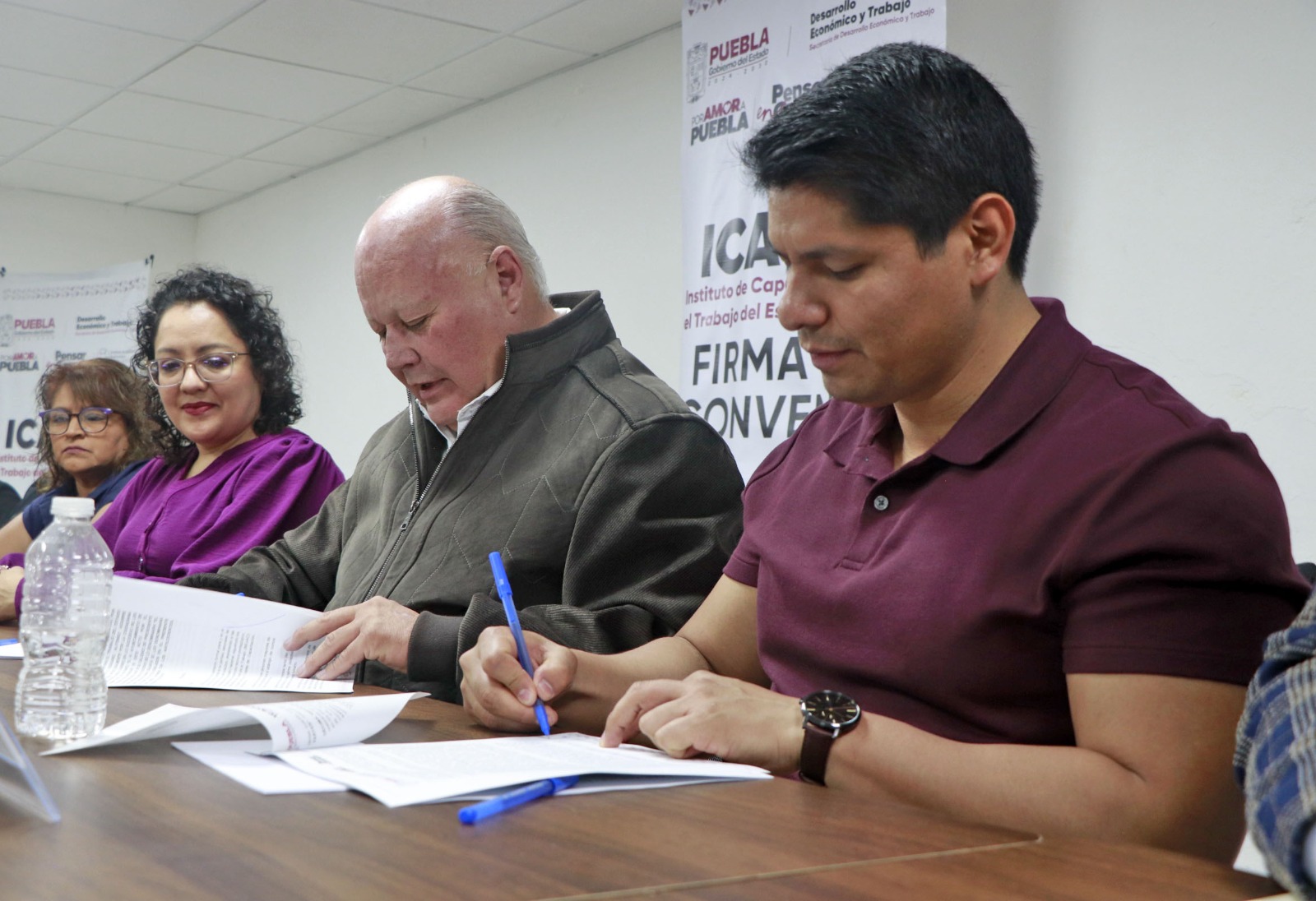 Firma Omar Muñoz convenio de colaboración con el ICATEP