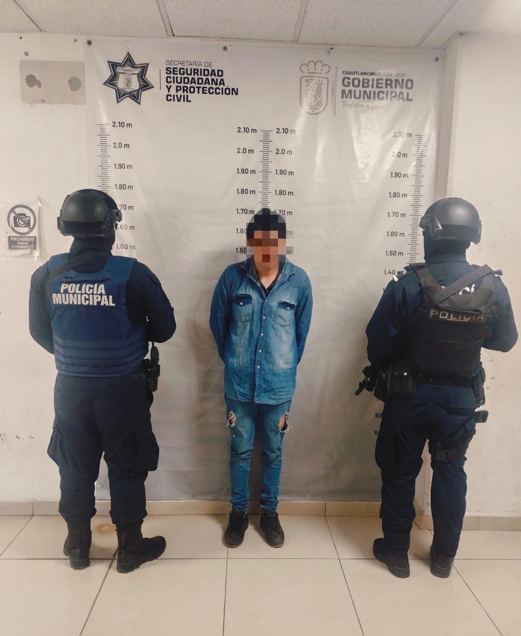 Policía Municipal de Cuautlancingo detiene a un hombre por actitud agresiva y detentación de vehículo robado
