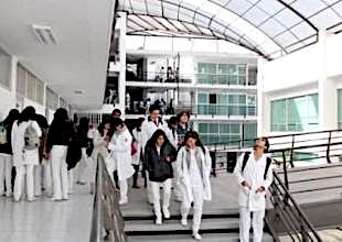 Rectora Lilia Cedillo con apoyo del DIF desactiva paro de alumnos de medicina