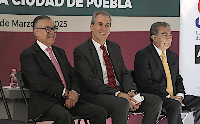 Universidades darán becas a hijos de trabajadores municipales