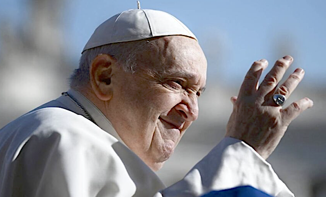 En el 12 aniversario de su ponfificado, #PapaFrancisco, sigue hospitalizado