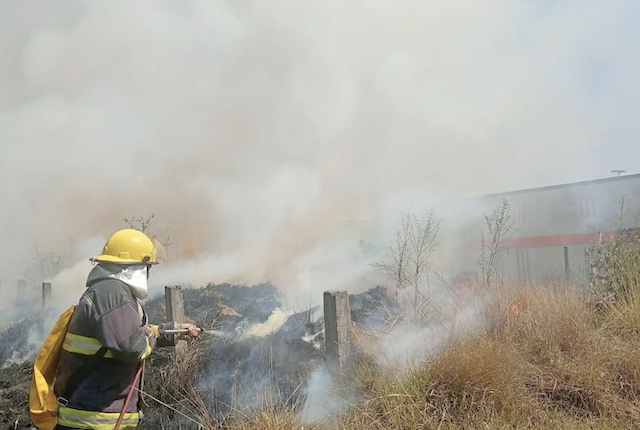 Con helicópteros de la Marina se sofocan incendios en Puebla