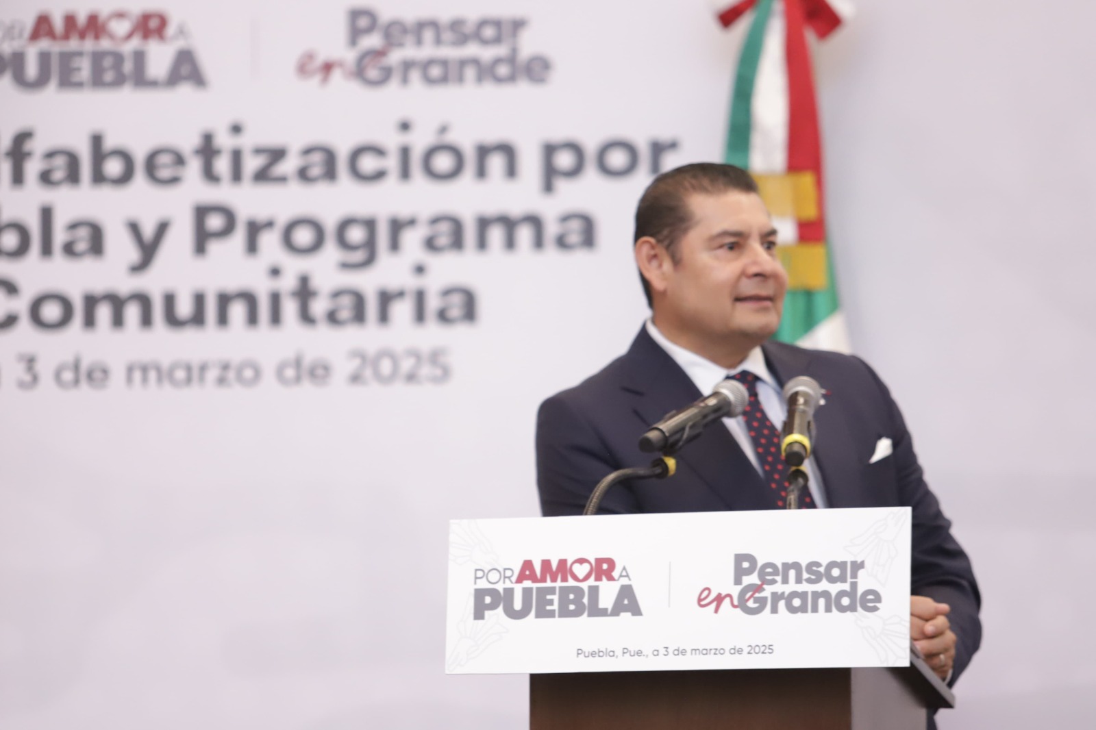 El gobierno de Armenta se propone reducir analfabetismo