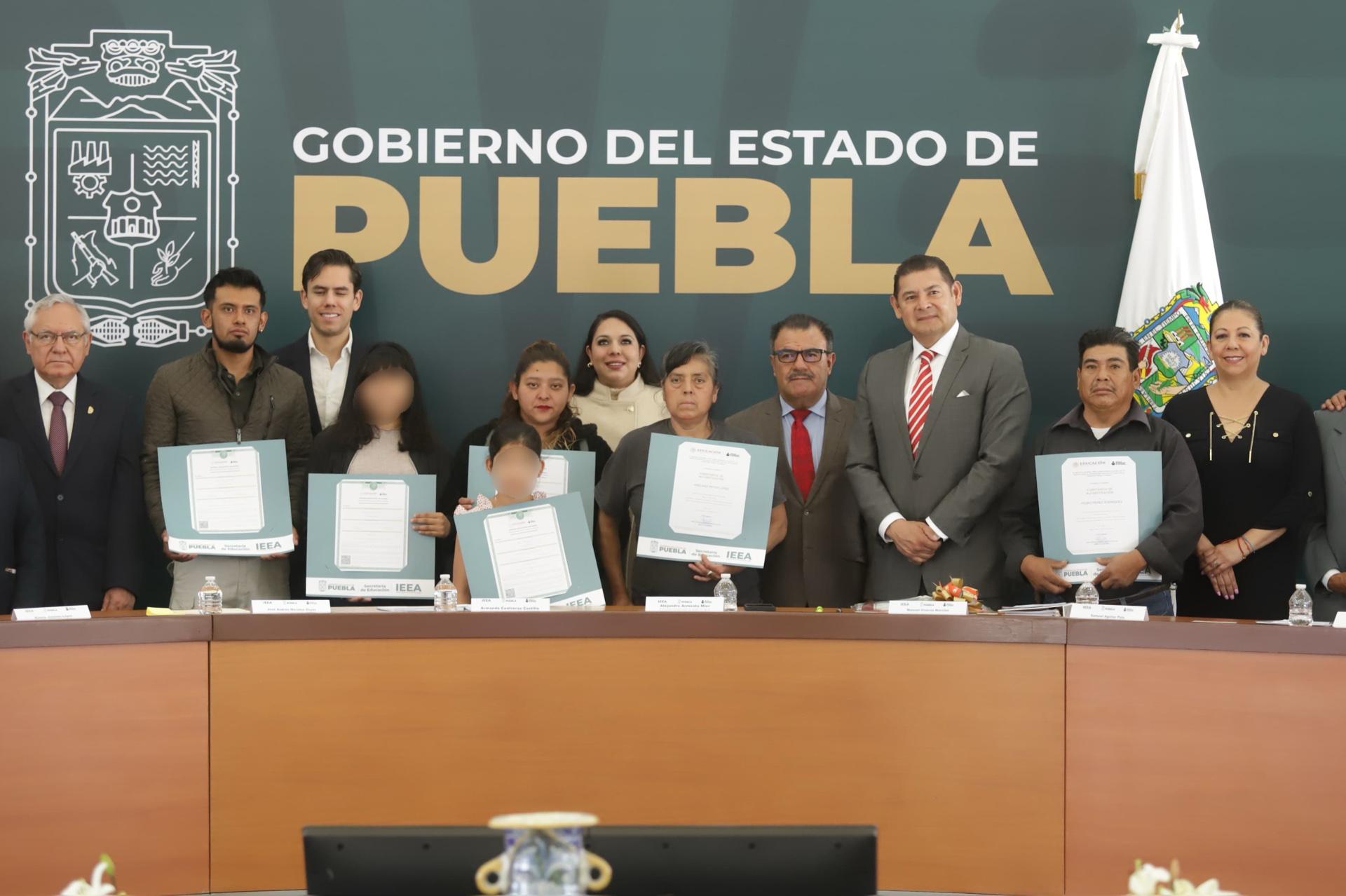 Puebla será el primer estado en levantar la «Bandera Blanca» en analfabetismo