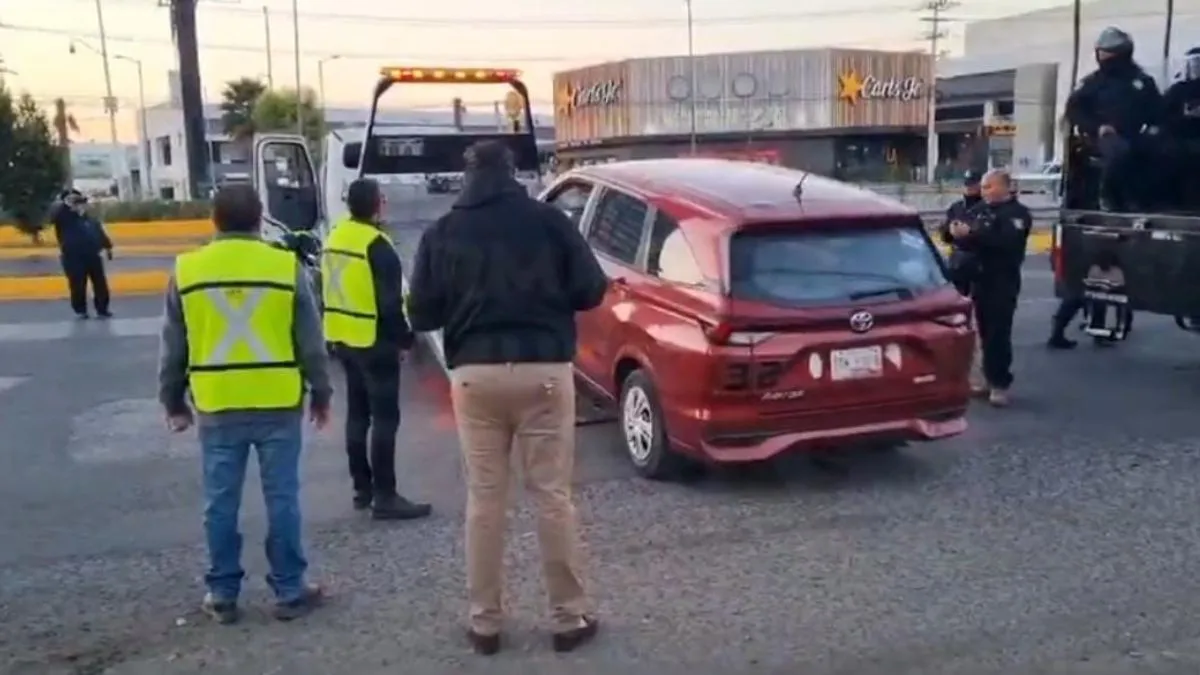 Taxistas, Periférico Ecológico, Puebla, bloqueos, transporte pirata, aplicaciones móviles, SMT, vialidades