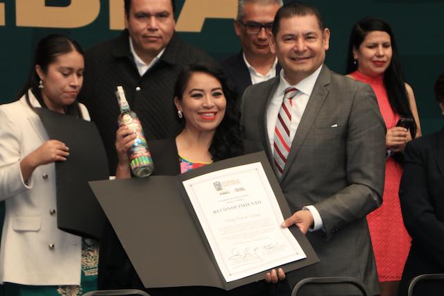 Productoras mexicanas mezcaleras galardonadas en Bruselas
