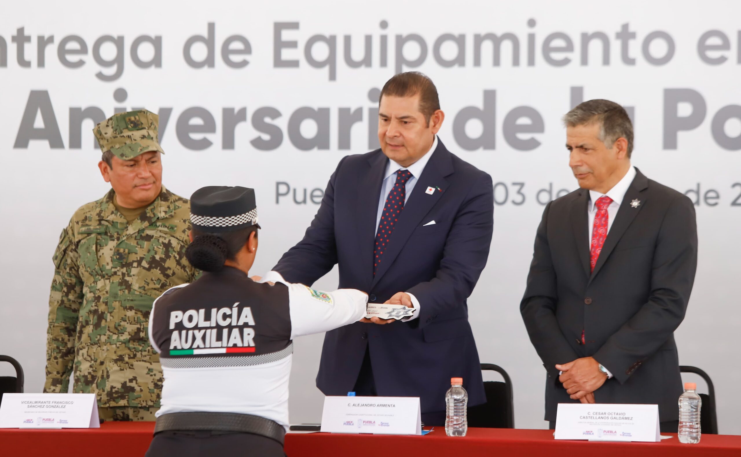 Armenta anunció 15 por ciento de  incremento salarial y fondo de ahorro a policías auxiliares