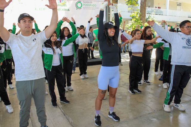 Gaby “La Bonita” promoviendo el deporte entre alumnos del BINE