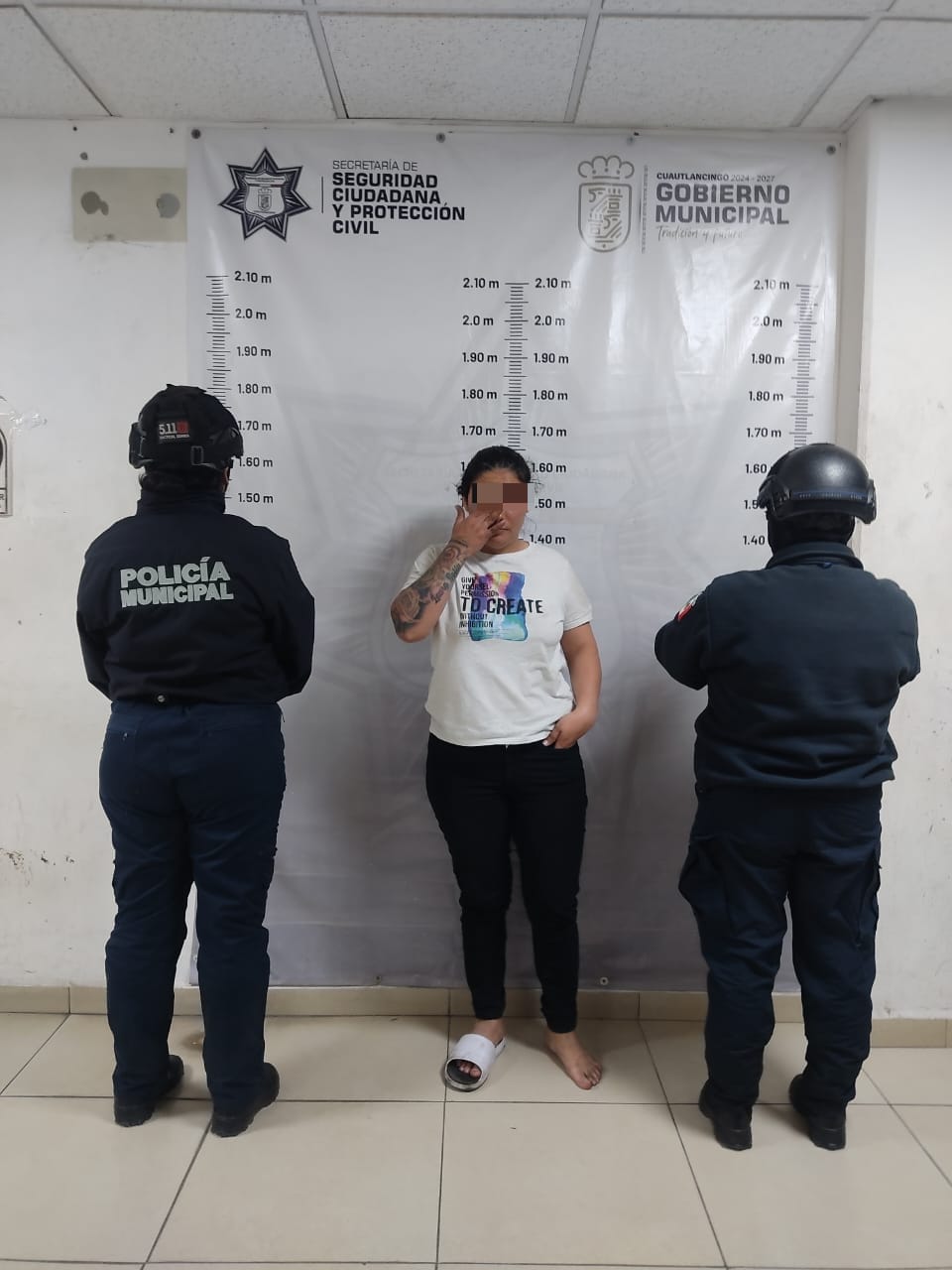 Elementos de seguridad pública detuvieron a una mujer por resistencia a particulares, lesiones y daño en propiedad ajena