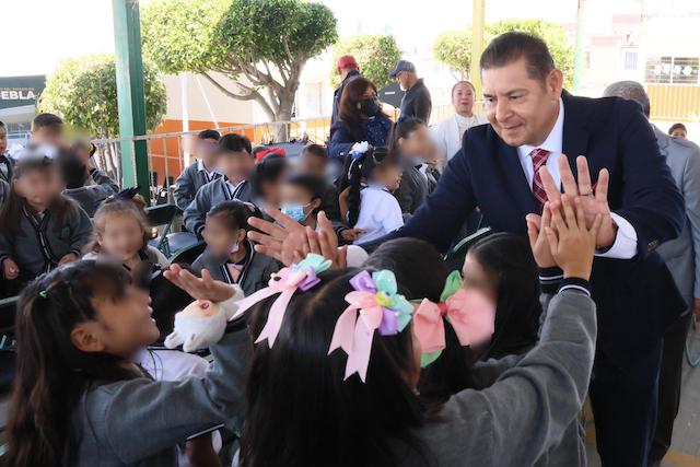 De niño Armenta aprendió a ser útil y agradecido
