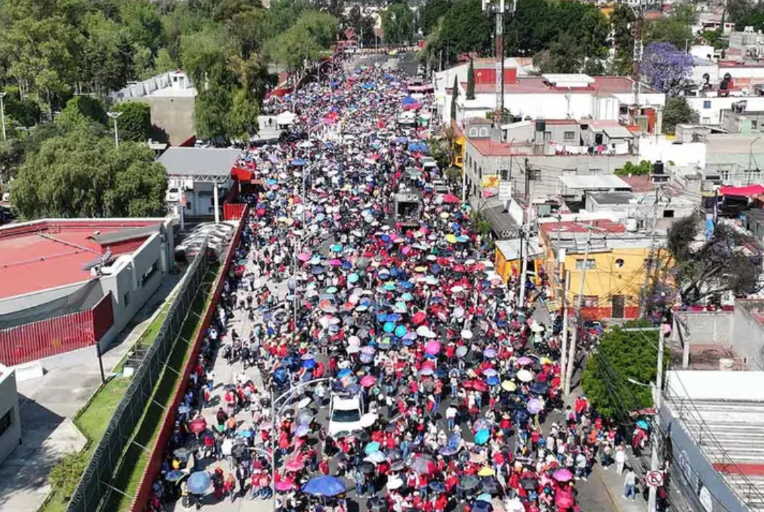 Maestros de la CNTE paralizan Reforma en su día 14 de protestas en CDMX