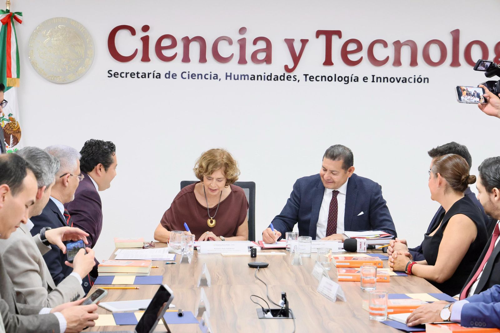 Claudia Sheinbaum se perfila como la presidenta de la tecnología, afirmó Alejandro Armenta sal firmar convenio para 7 proyectos .