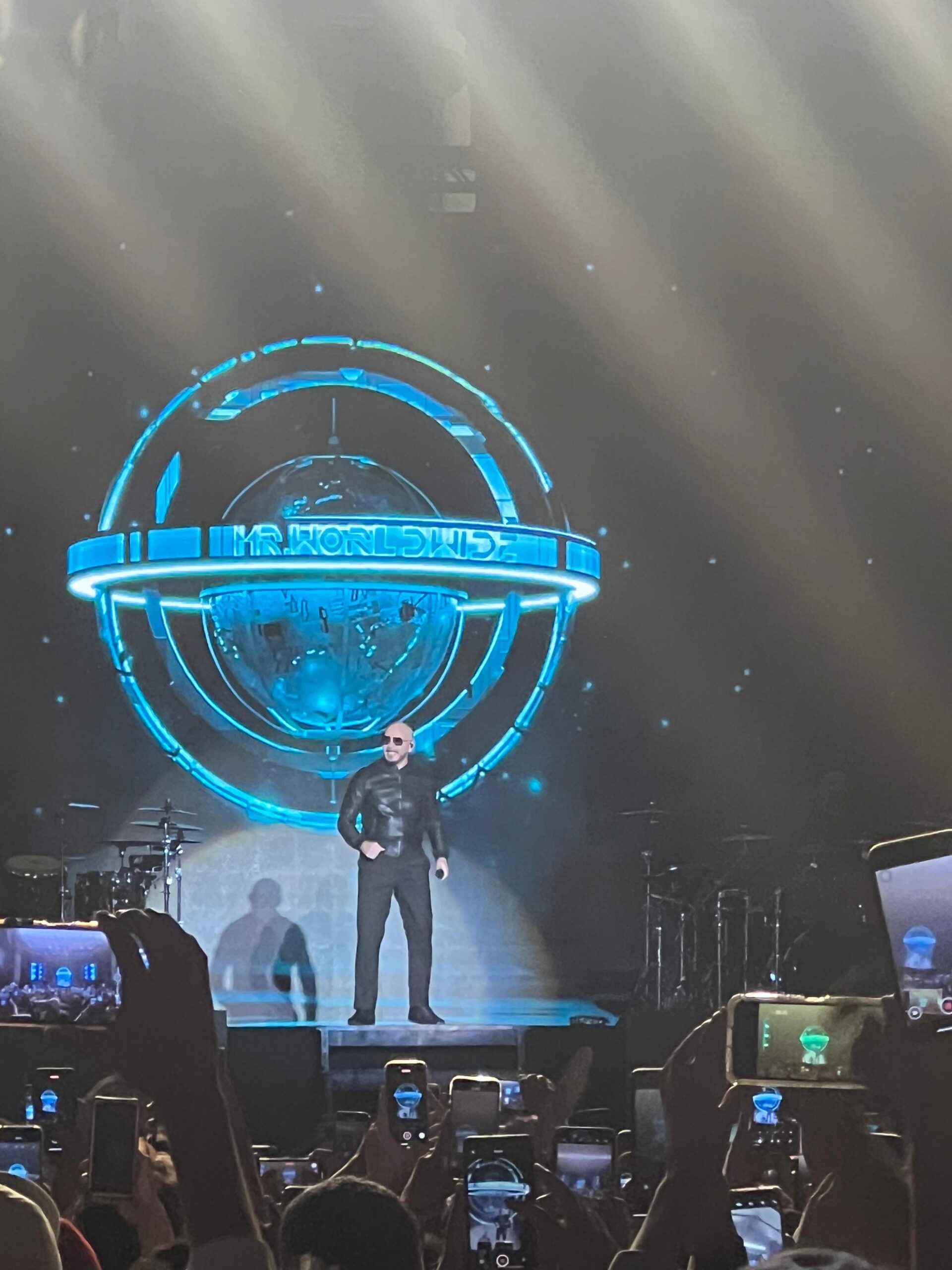 ¡Pitbull Enciende Puebla: La Feria 2025 Explota en una Noche de Fiesta Inolvidable!