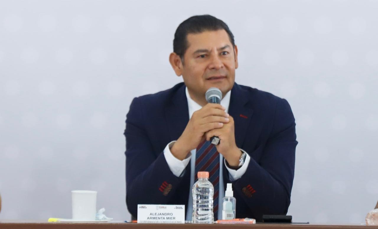 «Mega obras, no mega saqueos; mega obras, no mega deudas»: Armenta