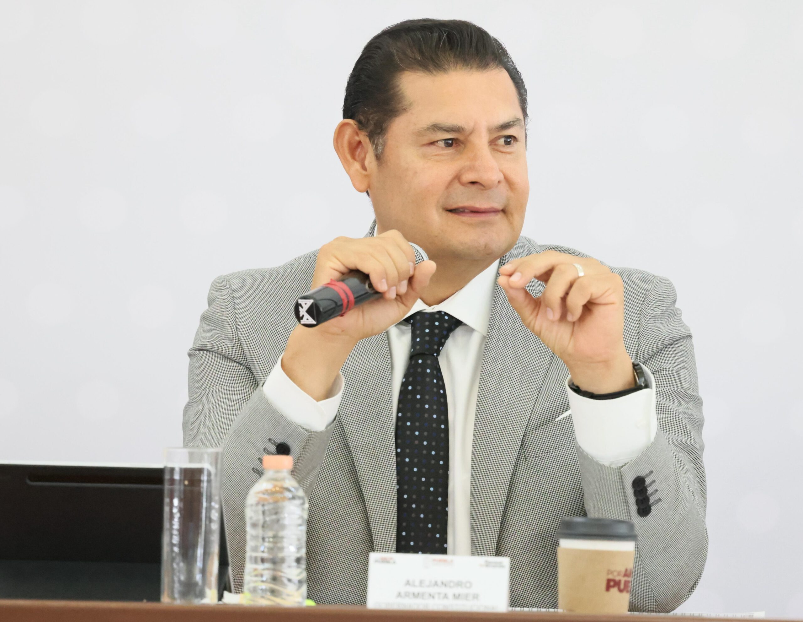 Armenta llama a poblanos a no permitir extorsión ni corrupción