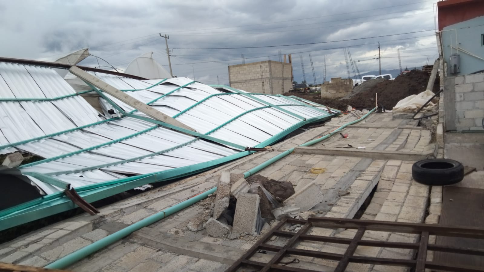 Gobierno de Puebla atiende   a afectados por tornado en Chignahuapan