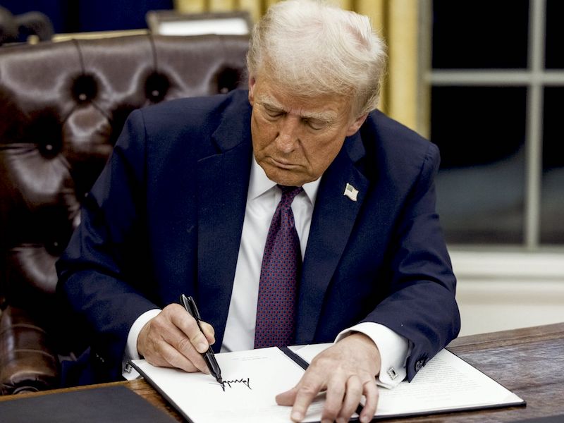 Trump prohibe o restringe ingreso a EU de nacionales de 19 países, incluidos Cuba y Venezuela