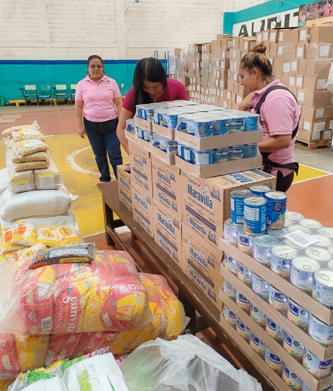 Con sentido humanista se reparten despensas en las 27 microregiones de Puebla 