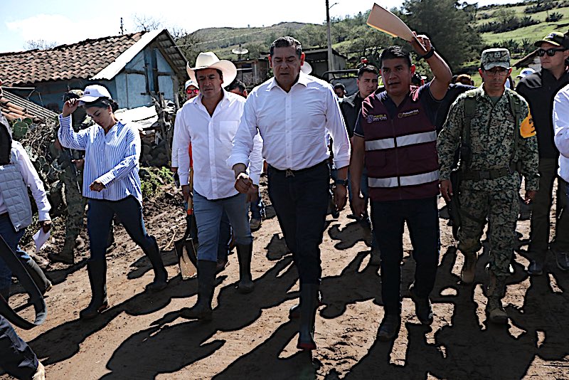 Armenta estuvo en Ajolotla, lugar de tragedia tras intensas lluvias