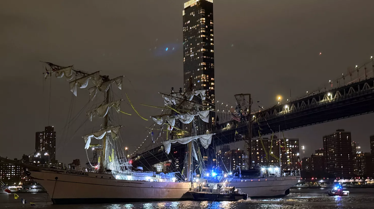 Buque Cuauhtémoc sufrió daños por más de 500 mil dólares tras chocar con el puente de Brooklyn, confirma EE.UU.