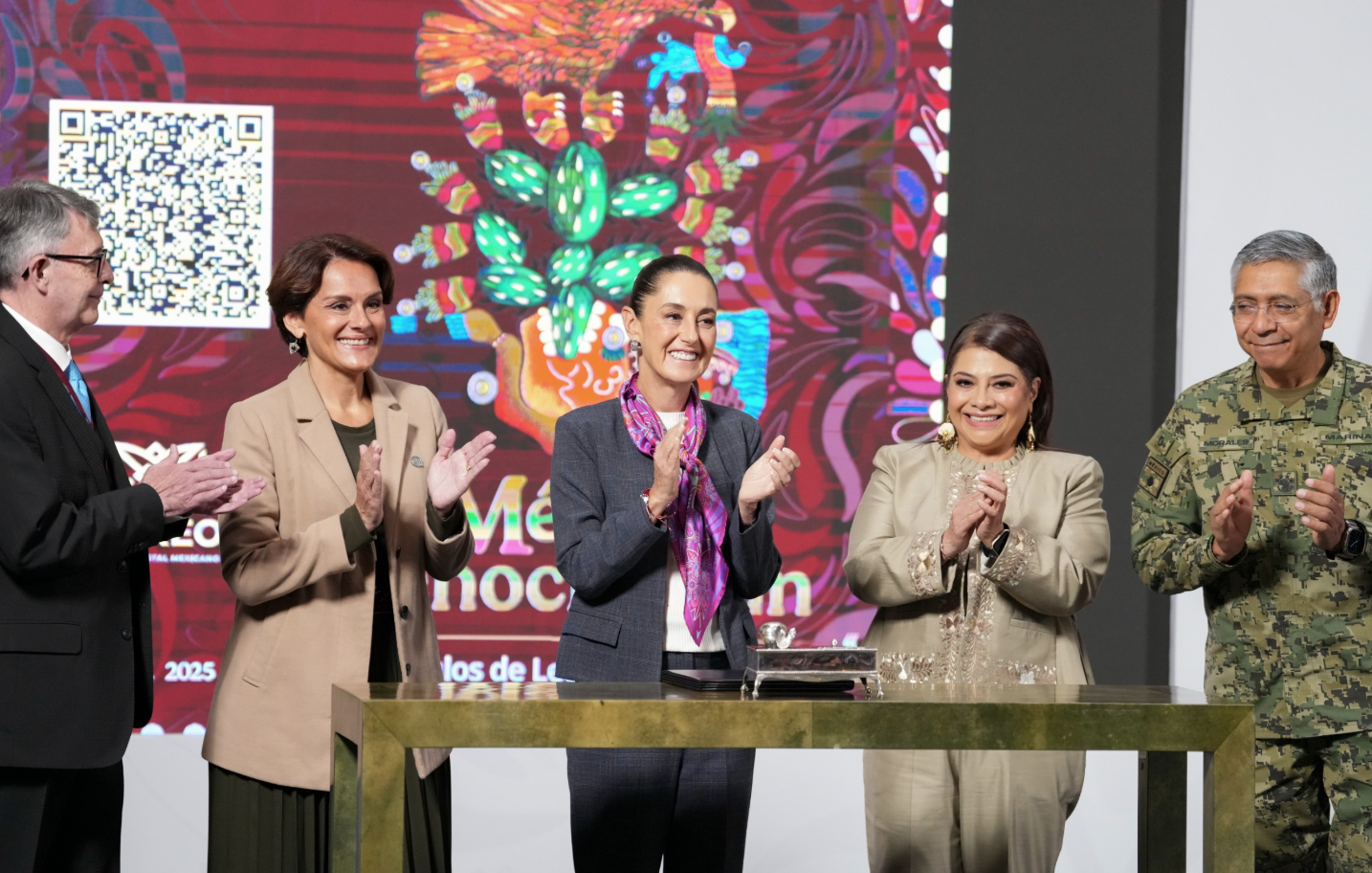 Presentan timbre postal en honor a los 700 años de la fundación de México-Tenochtitlan