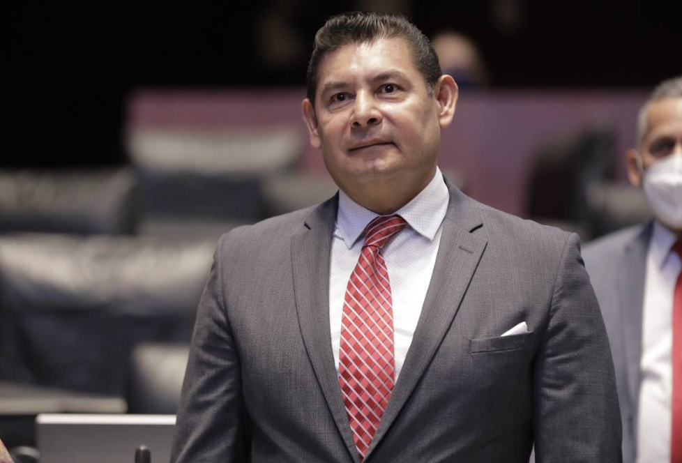 «No me pidan favores»: Armenta advierte a alcaldes y exalcaldes con cuentas pendientes