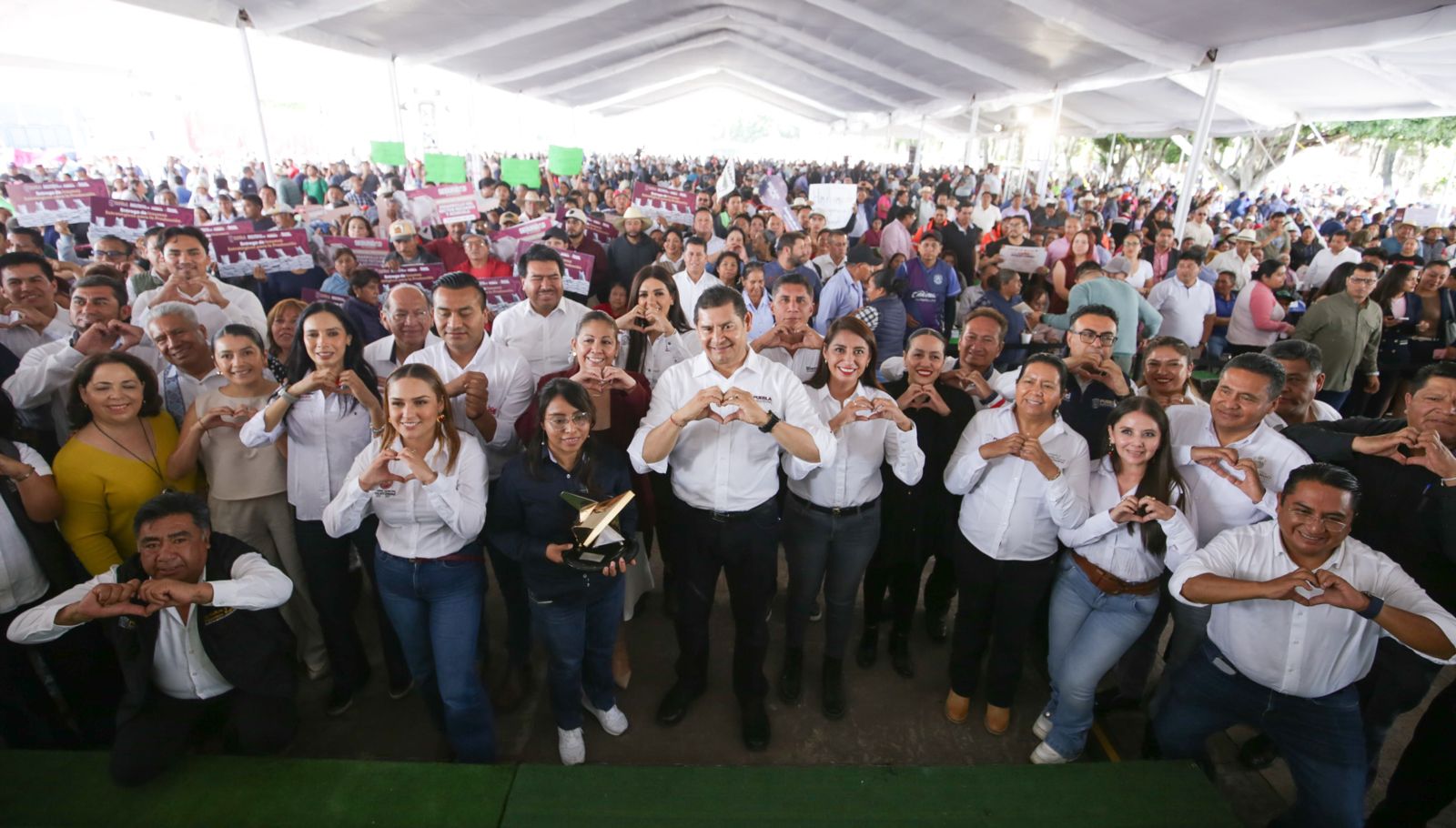 Alejandro Armenta  entrega módulos de maquinaria agrícola y apoyos productivos en Huejotzingo