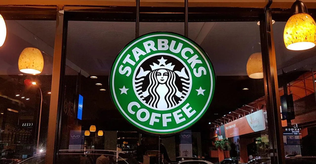 ¿Amas Starbucks? Esta es su historia (y por qué no puedes parar de tomarlo)